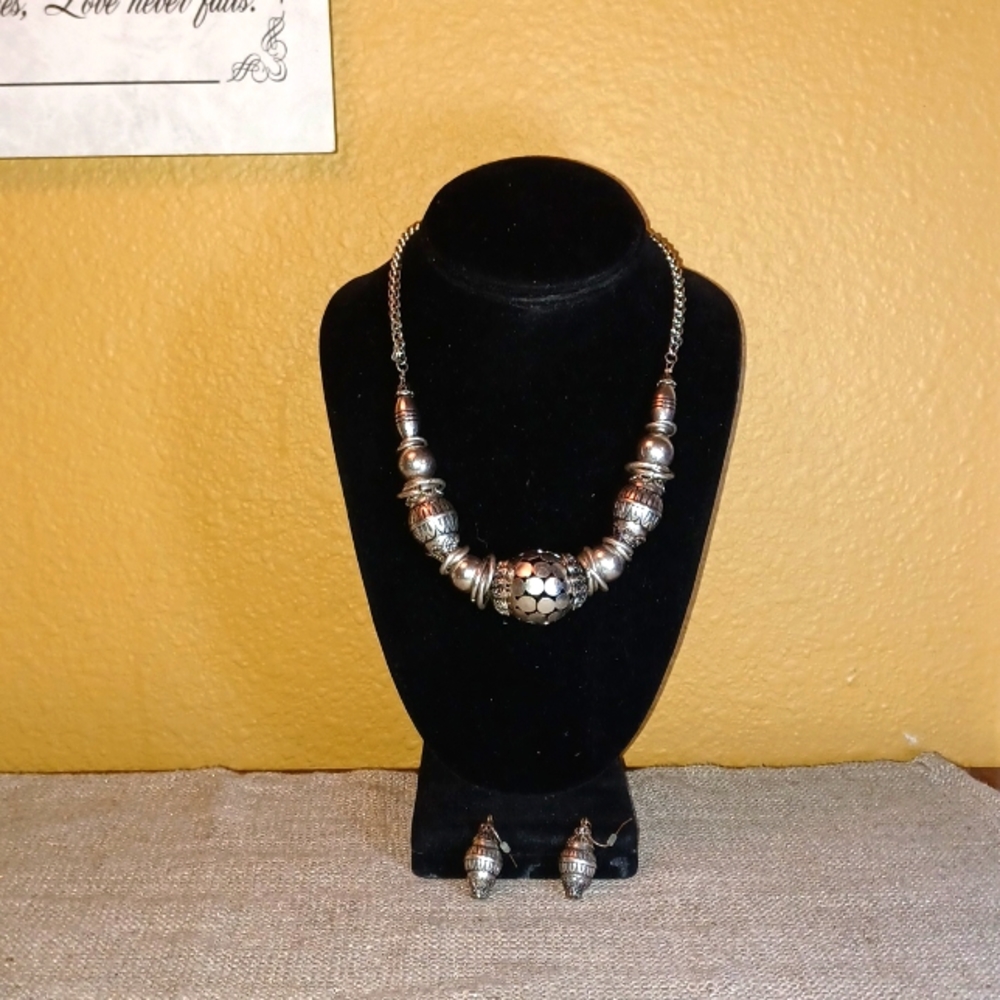 necklace and earrings set